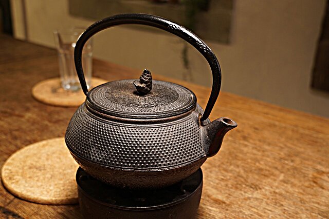 HOW TO USE A CAST IRON TEAPOT