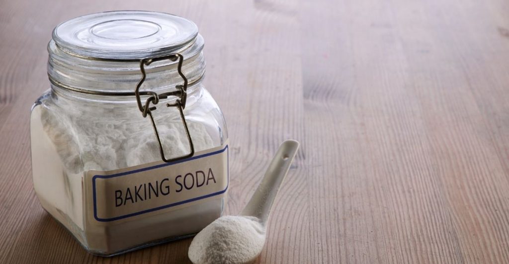 using baking soda to clean carbon pan